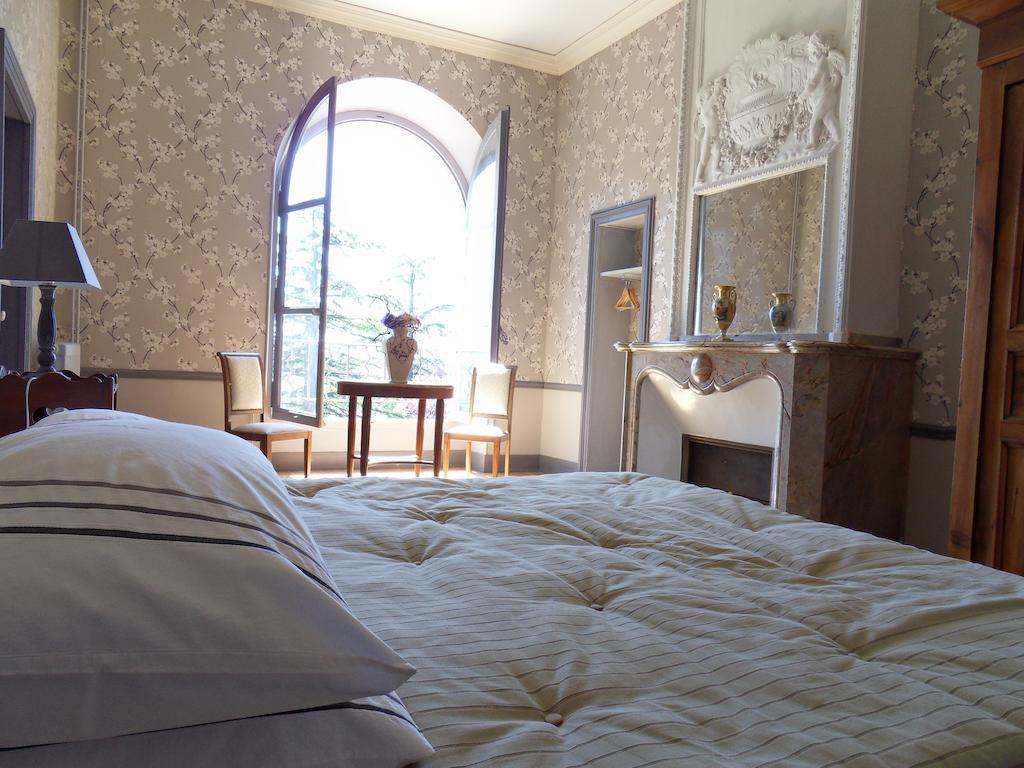 Chateau De Clermont-Saves Bed & Breakfast L'Isle-Jourdain  Bilik gambar